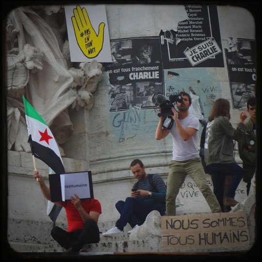 Nous sommes humains ; et il y a aussi des restes de la mif pro-Charlie de janvier dernier.....