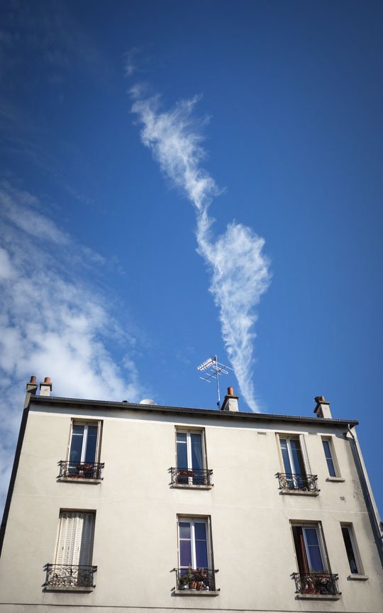 nuage vertical - Paris - photo cali rezo, aoû 2013 nuage vertical - Paris - photo cali rezo